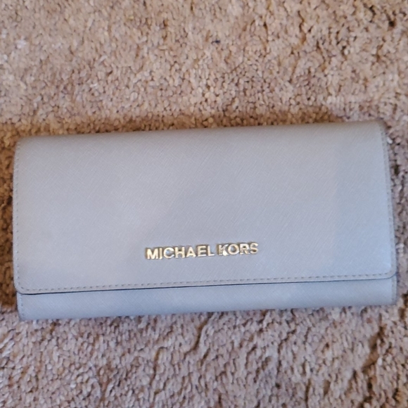 Michael Kors wallet - Picture 1 of 3
